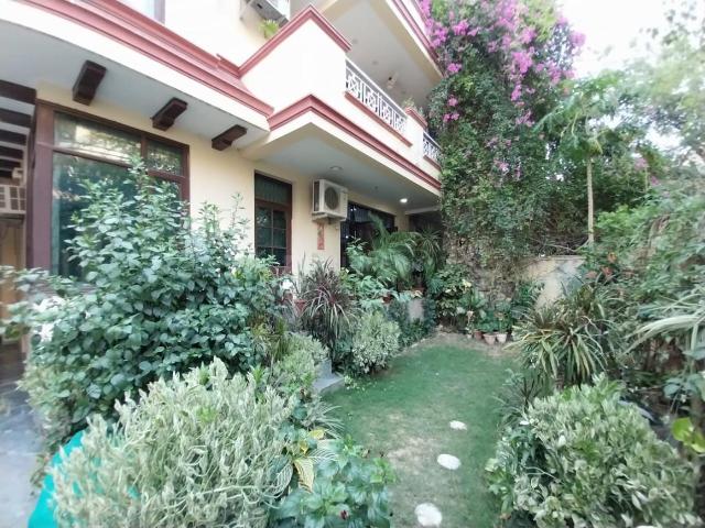 4 BHK Independent Builder Floor in DLF Phase 2 for resale Gurgaon. The reference number is 20248583