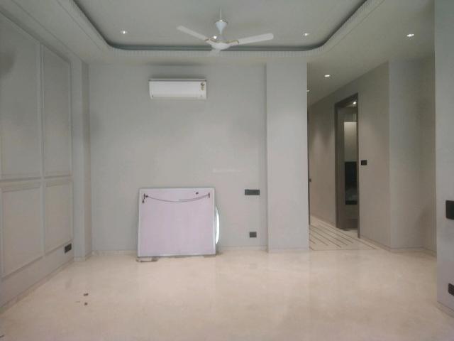4 BHK Independent Builder Floor in East Of Kailash for resale New Delhi. The reference number is 20497966