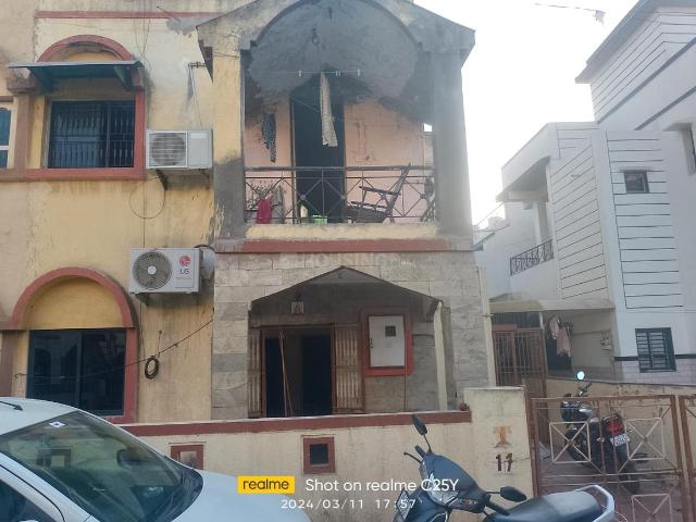 4 BHK Independent Builder Floor in Ghodasar for resale Ahmedabad. The reference number is 14478841