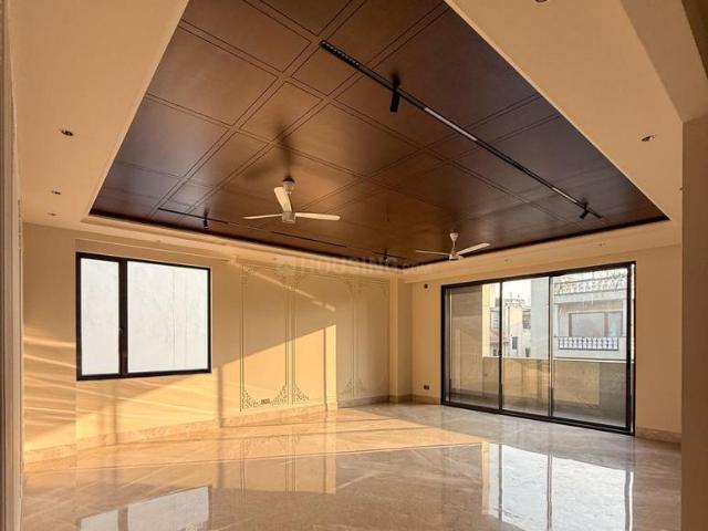 4 BHK Independent Builder Floor in Greater Kailash I for resale New Delhi. The reference number is 20400557