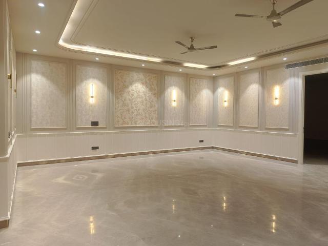 4 BHK Independent Builder Floor in Greater Kailash I for resale New Delhi. The reference number is 20400687
