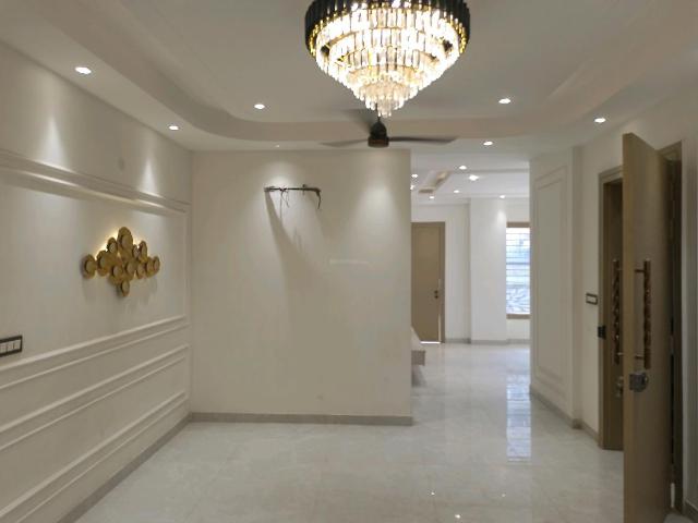 4 BHK Independent Builder Floor in Green Field Colony for resale Faridabad. The reference number is 19641008