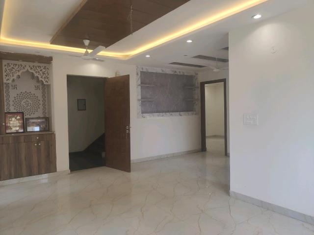 4 BHK Independent Builder Floor in Green Field Colony for resale Faridabad. The reference number is 19870762