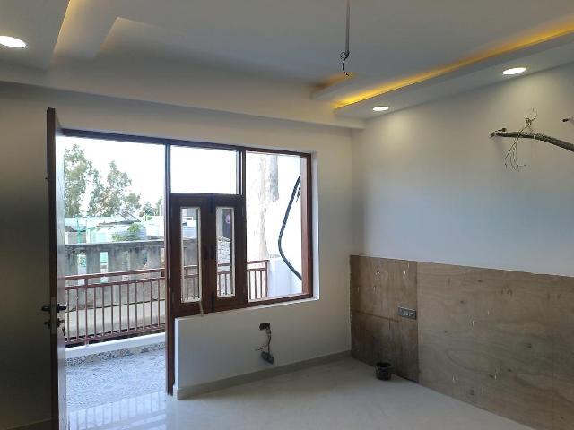 4 BHK Independent Builder Floor in Green Field Colony for resale Faridabad. The reference number is 19939008
