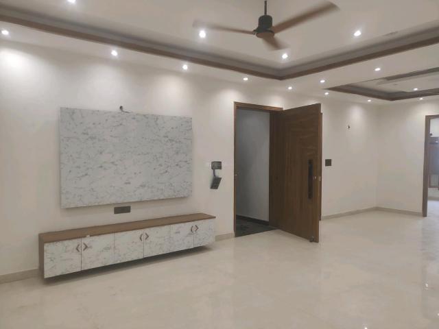 4 BHK Independent Builder Floor in Green Field Colony for resale Faridabad. The reference number is 20039886
