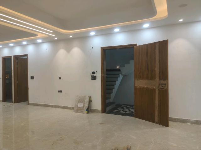 4 BHK Independent Builder Floor in Green Field Colony for resale Faridabad. The reference number is 20247698