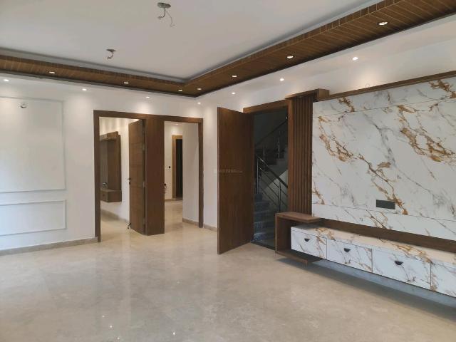 4 BHK Independent Builder Floor in Green Field Colony for resale Faridabad. The reference number is 20248015