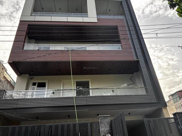 4 BHK Independent Builder Floor in Green Field Colony for resale Faridabad. The reference number is 20288457