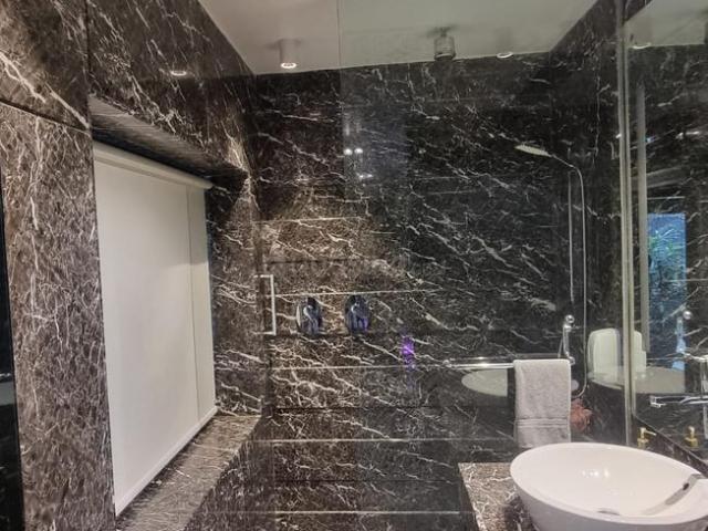 4 BHK Independent Builder Floor in Green Park for resale New Delhi. The reference number is 18381413