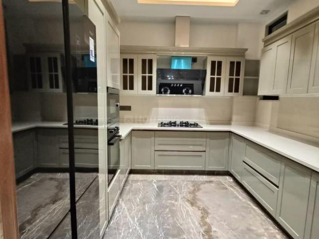 4 BHK Independent Builder Floor in Green Park for resale New Delhi. The reference number is 20150622