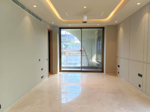 4 BHK Independent Builder Floor in Hauz Khas for resale New Delhi. The reference number is 20406458