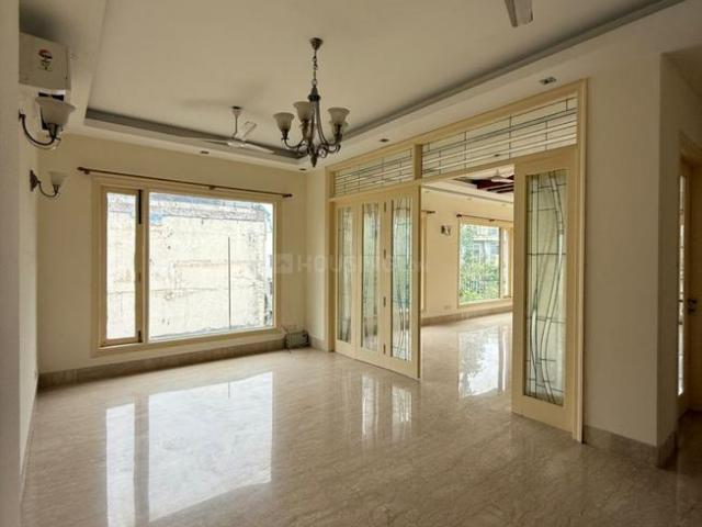 4 BHK Independent Builder Floor in Hauz Khas for resale South Delhi. The reference number is 17576698