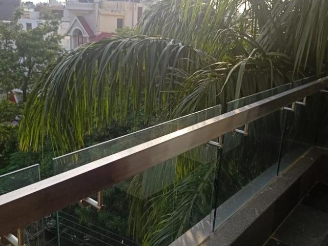 4 BHK Independent Builder Floor in Hauz Khas for resale South Delhi. The reference number is 10620254