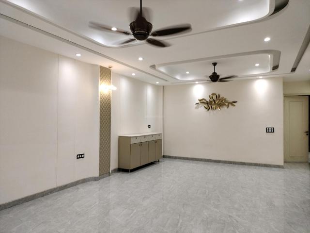 4 BHK Independent Builder Floor in Indirapuram for resale Ghaziabad. The reference number is 18402881
