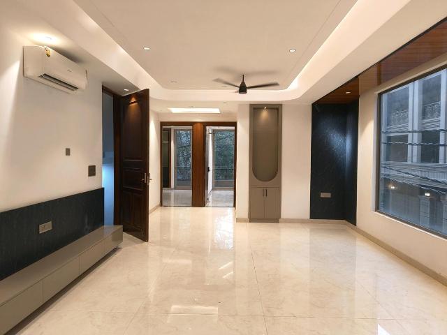 4 BHK Independent Builder Floor in Kaushambi for resale Ghaziabad. The reference number is 20760146