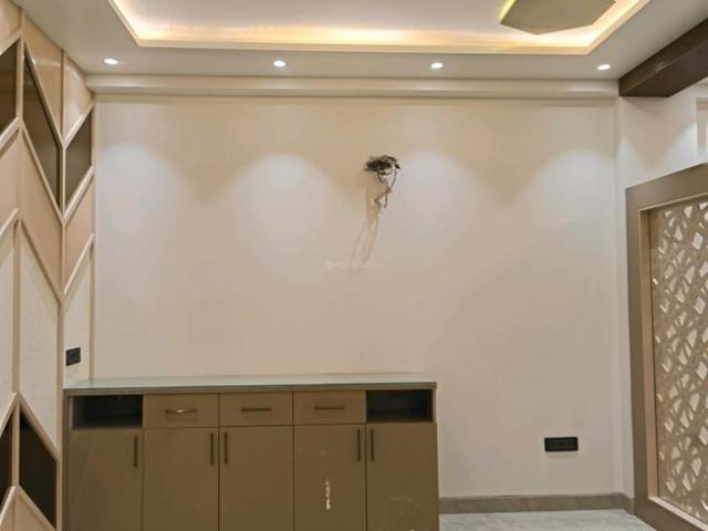 4 BHK Independent Builder Floor in Indirapuram for resale Ghaziabad. The reference number is 20802996
