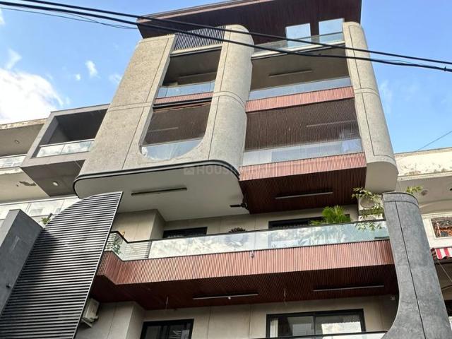 4 BHK Independent Builder Floor in Janakpuri for resale New Delhi. The reference number is 19976885