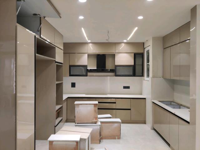 4 BHK Independent Builder Floor in Kaushambi for resale Ghaziabad. The reference number is 18529729