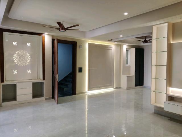 4 BHK Independent Builder Floor in Kaushambi for resale Ghaziabad. The reference number is 19023038