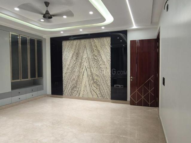 4 BHK Independent Builder Floor in Kaushambi for resale Ghaziabad. The reference number is 20843187