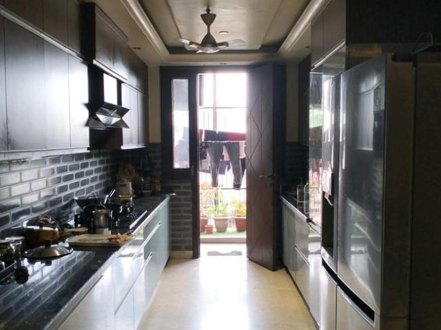 4 BHK Independent Builder Floor in Punjabi Bagh for resale West Delhi. The reference number is 12468537