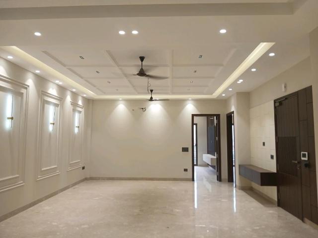 4 BHK Independent Builder Floor in Punjabi Bagh for resale New Delhi. The reference number is 18664978