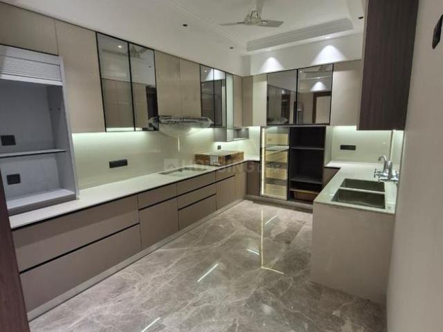 4 BHK Independent Builder Floor in Punjabi Bagh for resale New Delhi. The reference number is 19115705