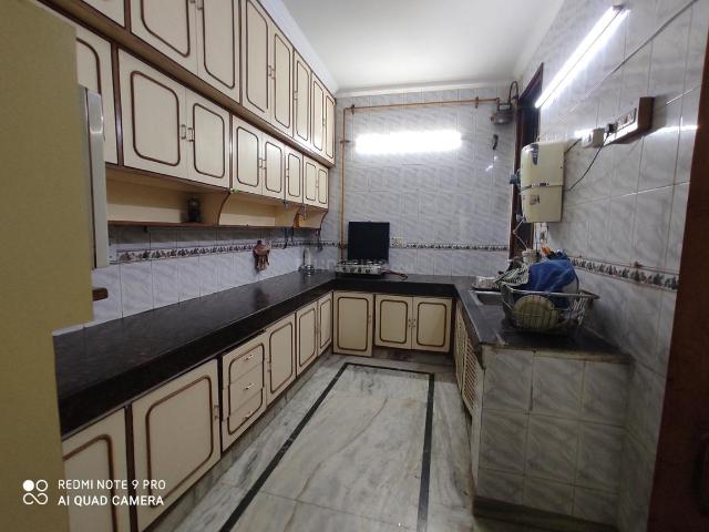 4 BHK Independent Builder Floor in Punjabi Bagh for resale New Delhi. The reference number is 19354714