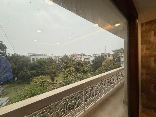 4 BHK Independent Builder Floor in Panchsheel Park for resale New Delhi. The reference number is 19531161