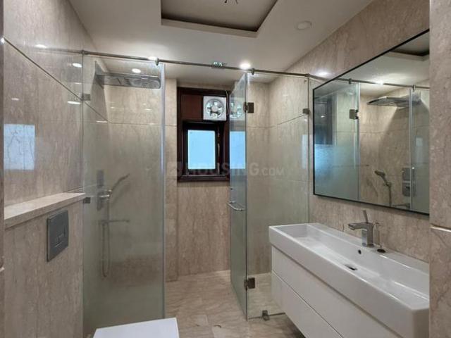 4 BHK Independent Builder Floor in Panchsheel Park for resale New Delhi. The reference number is 20092814
