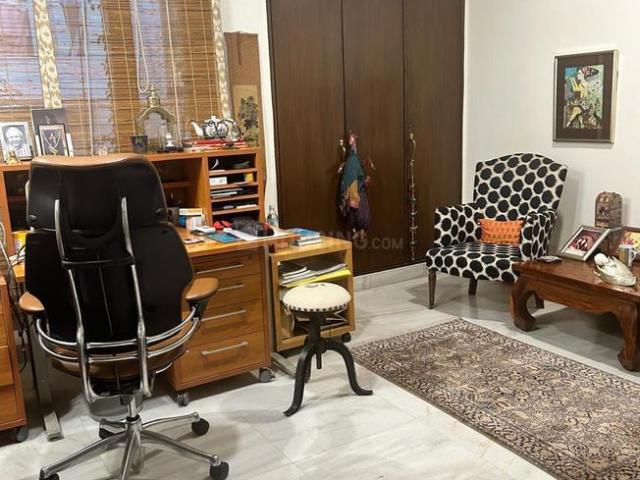 4 BHK Independent Builder Floor in Panchsheel Park for resale New Delhi. The reference number is 20732616