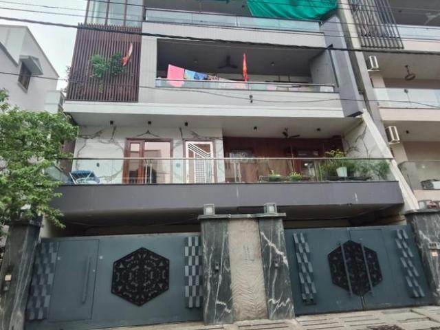 4 BHK Independent Builder Floor in Paschim Vihar for rent New Delhi. The reference number is 20922827