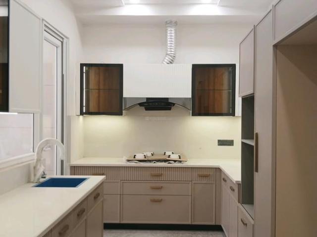 4 BHK Independent Builder Floor in Paschim Vihar for resale West Delhi. The reference number is 17977769
