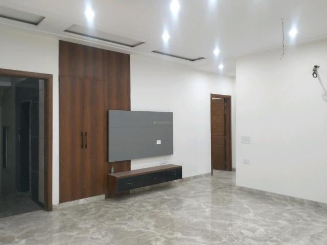 4 BHK Independent Builder Floor in Paschim Vihar for resale New Delhi. The reference number is 15433510