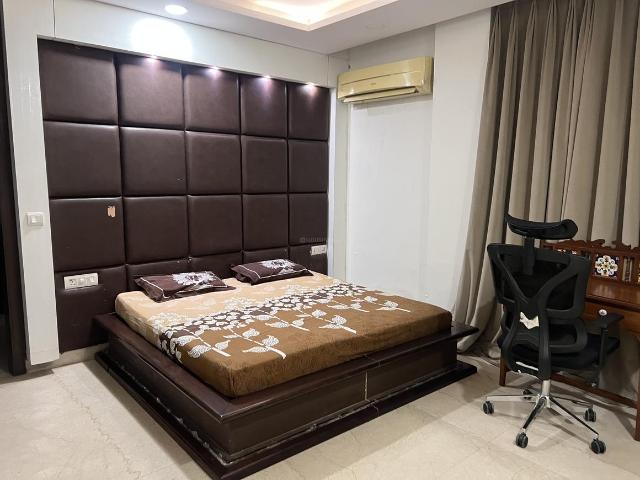 4 BHK Independent Builder Floor in Paschim Vihar for resale New Delhi. The reference number is 19592724