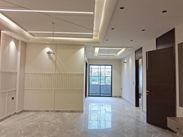 4 BHK Independent Builder Floor in Paschim Vihar for resale New Delhi. The reference number is 19801575