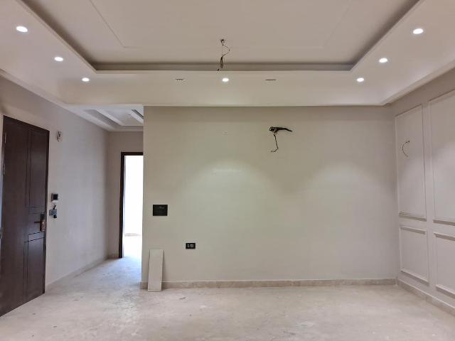 4 BHK Independent Builder Floor in Paschim Vihar for resale New Delhi. The reference number is 19879165