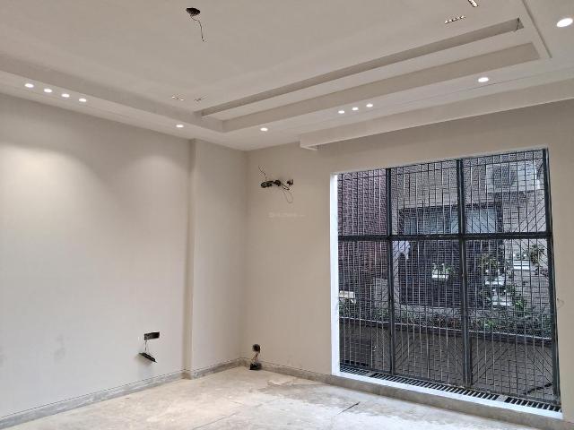 4 BHK Independent Builder Floor in Paschim Vihar for resale New Delhi. The reference number is 19926318