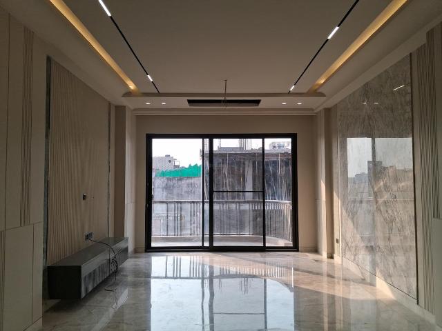 4 BHK Independent Builder Floor in Paschim Vihar for resale New Delhi. The reference number is 19981163
