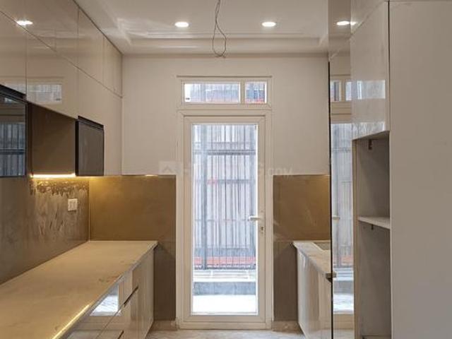4 BHK Independent Builder Floor in Paschim Vihar for resale New Delhi. The reference number is 19018150