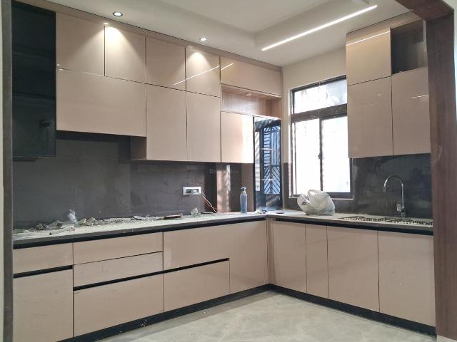 4 BHK Independent Builder Floor in Paschim Vihar for resale New Delhi. The reference number is 19231715