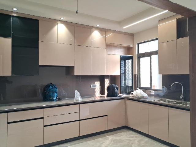 4 BHK Independent Builder Floor in Paschim Vihar for resale New Delhi. The reference number is 19312917