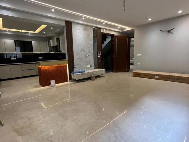 4 BHK Independent Builder Floor in Paschim Vihar for resale New Delhi. The reference number is 19345736