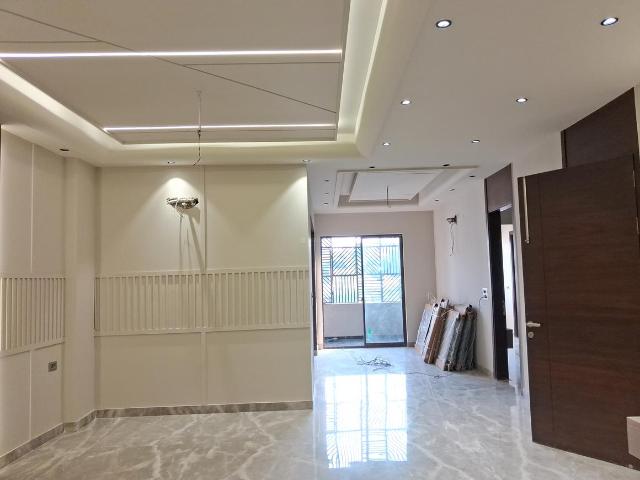 4 BHK Independent Builder Floor in Paschim Vihar for resale New Delhi. The reference number is 19360988