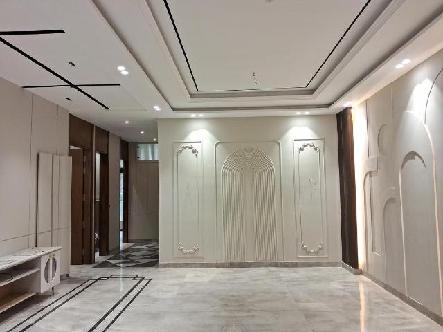 4 BHK Independent Builder Floor in Paschim Vihar for resale New Delhi. The reference number is 20409078