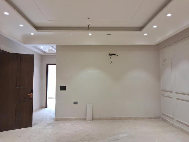4 BHK Independent Builder Floor in Paschim Vihar for resale New Delhi. The reference number is 20443596