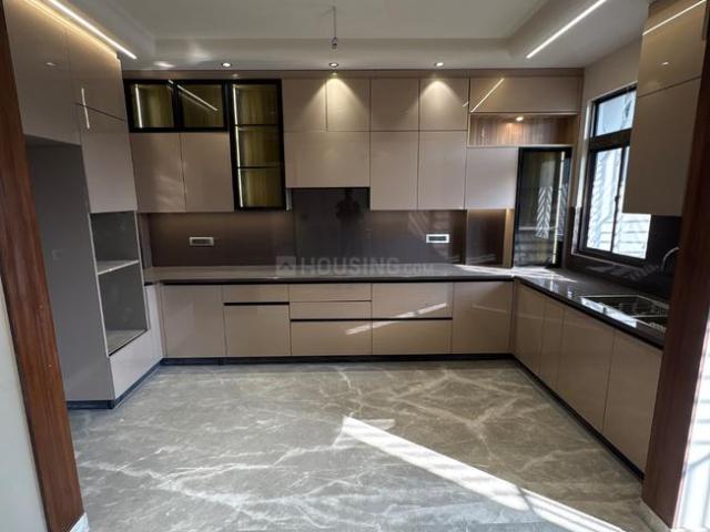 4 BHK Independent Builder Floor in Paschim Vihar for resale New Delhi. The reference number is 20668592