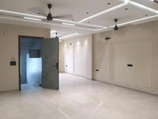 4 BHK Independent Builder Floor in Paschim Vihar for resale New Delhi. The reference number is 20752029