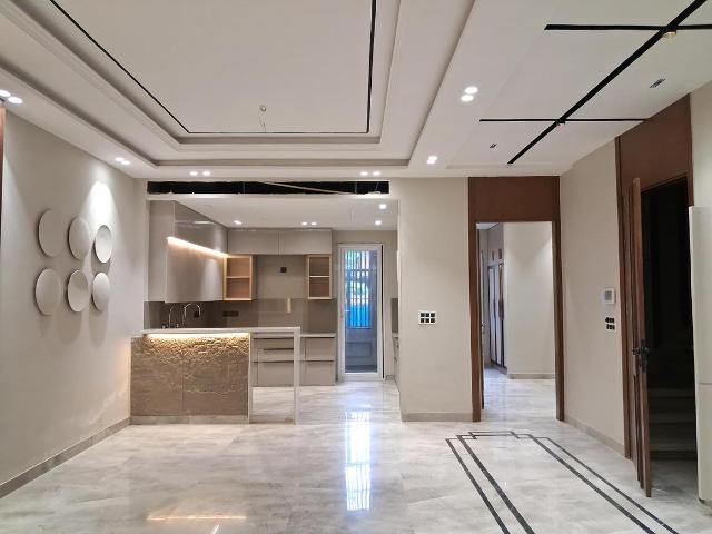 4 BHK Independent Builder Floor in Paschim Vihar for resale New Delhi. The reference number is 20811974