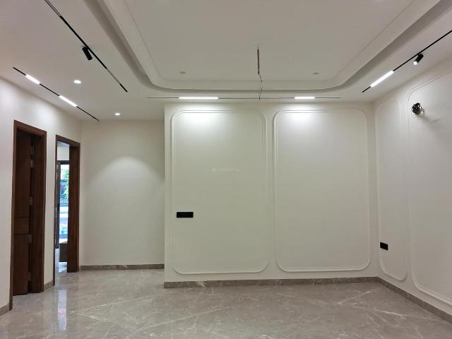 4 BHK Independent Builder Floor in Paschim Vihar for resale New Delhi. The reference number is 20812910